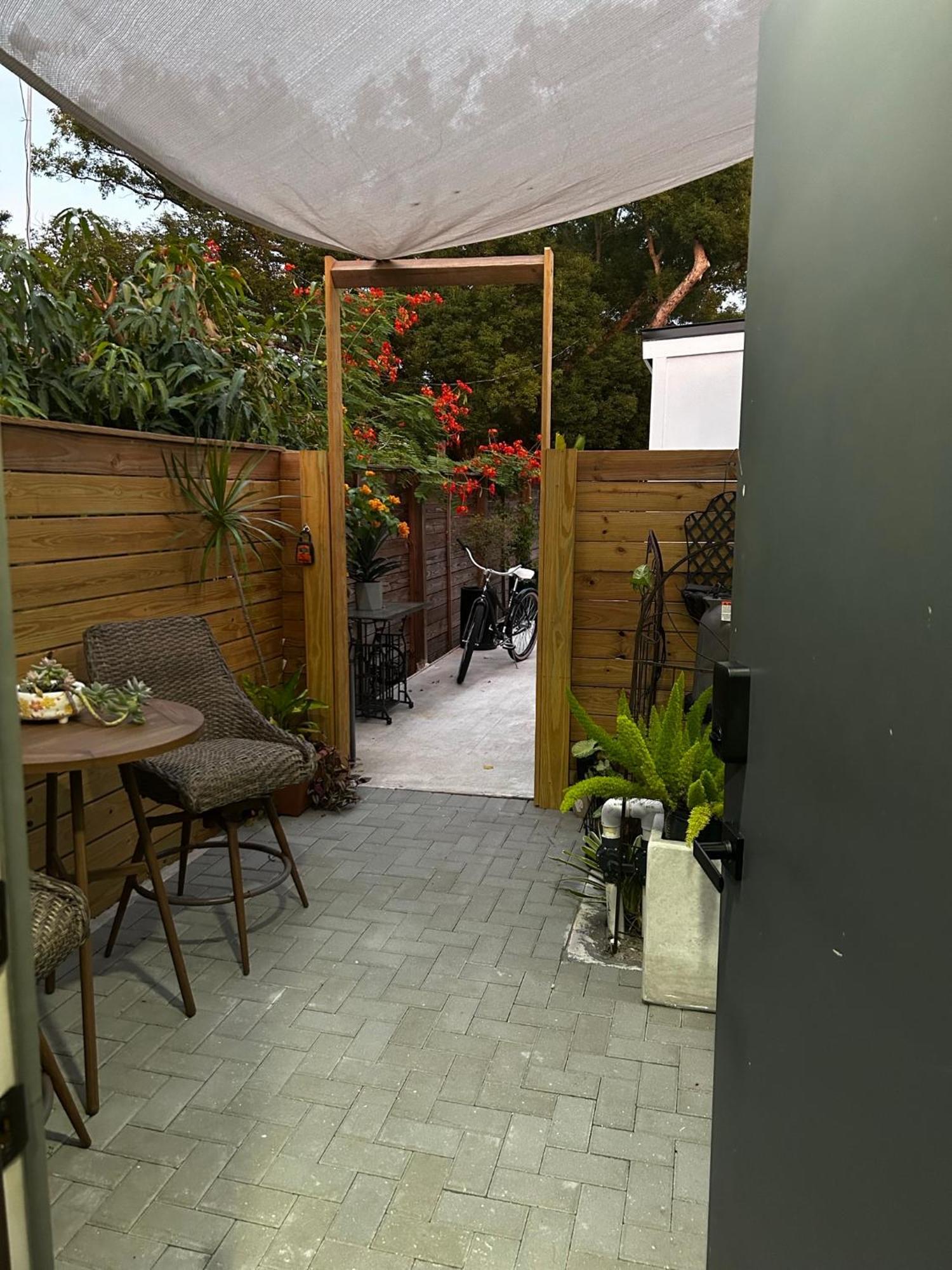 Sweet Tiny Cabin تامبا المظهر الخارجي الصورة
